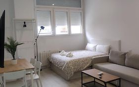 Lopez De Hoyos Apartments